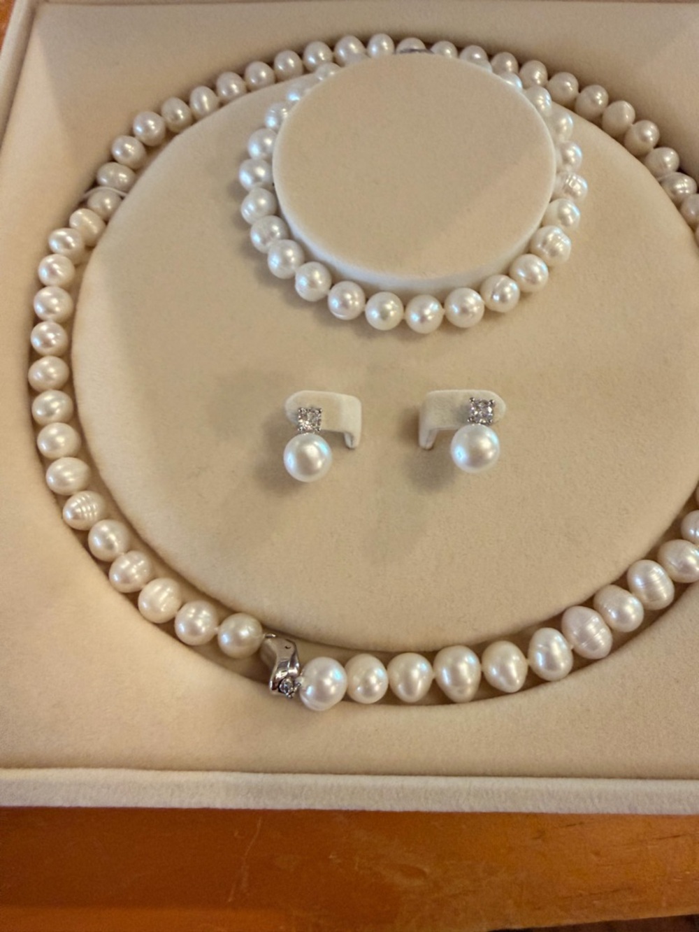 Classic Pearl Necklace, Bracelet & Stud Earrings Set - 925 Silver Clasps - Picture 2 of 9